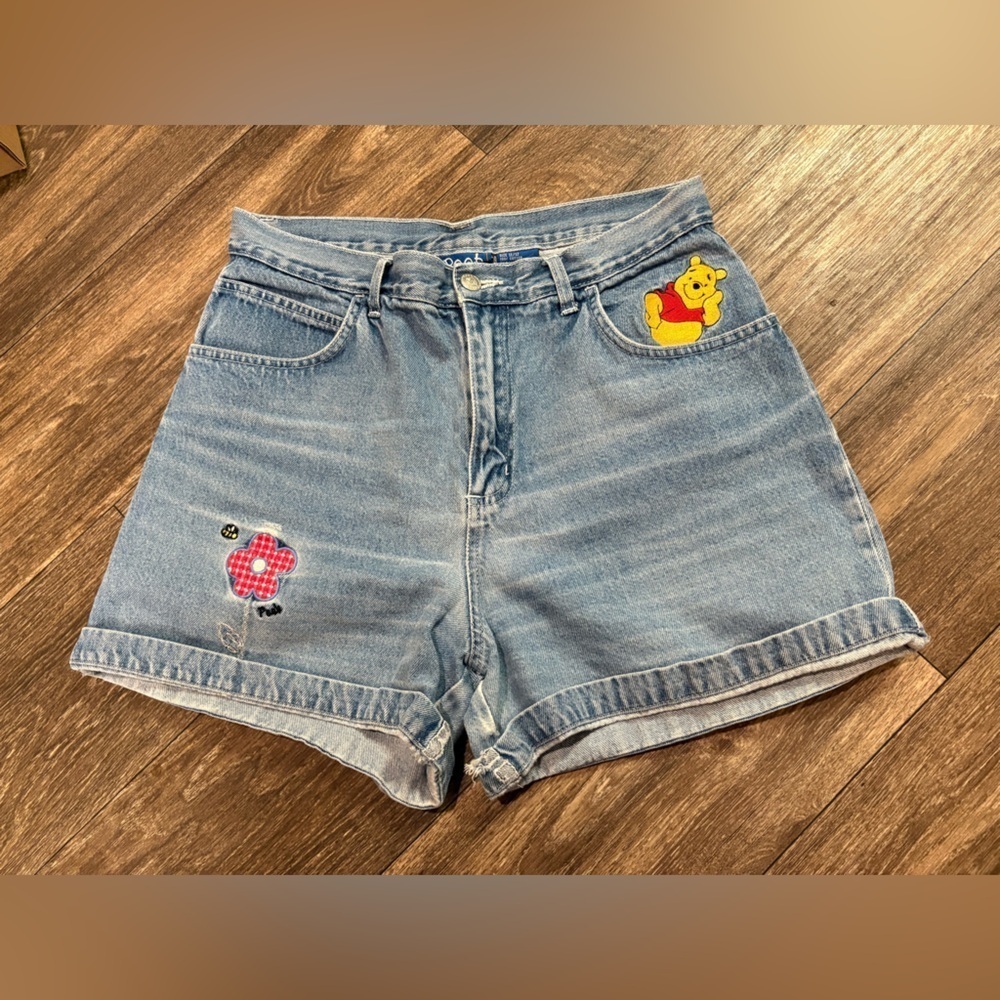 Vintage Y2K Winnie The Pooh Disney Embroidered High Rise Shorts Light Wash